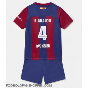 Barcelona Ronald Araujo #4 Hjemmebanetrøje Børn 2023-24 Kortærmet (+ Korte bukser)